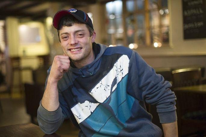 Un rom&acirc;n a murit &icirc;n Anglia. Abia acum i s-a aflat identitatea. Victor Spirescu, primul rom&acirc;n care a &bdquo;invadat&rdquo; Anglia s-a stins la 32 de ani!