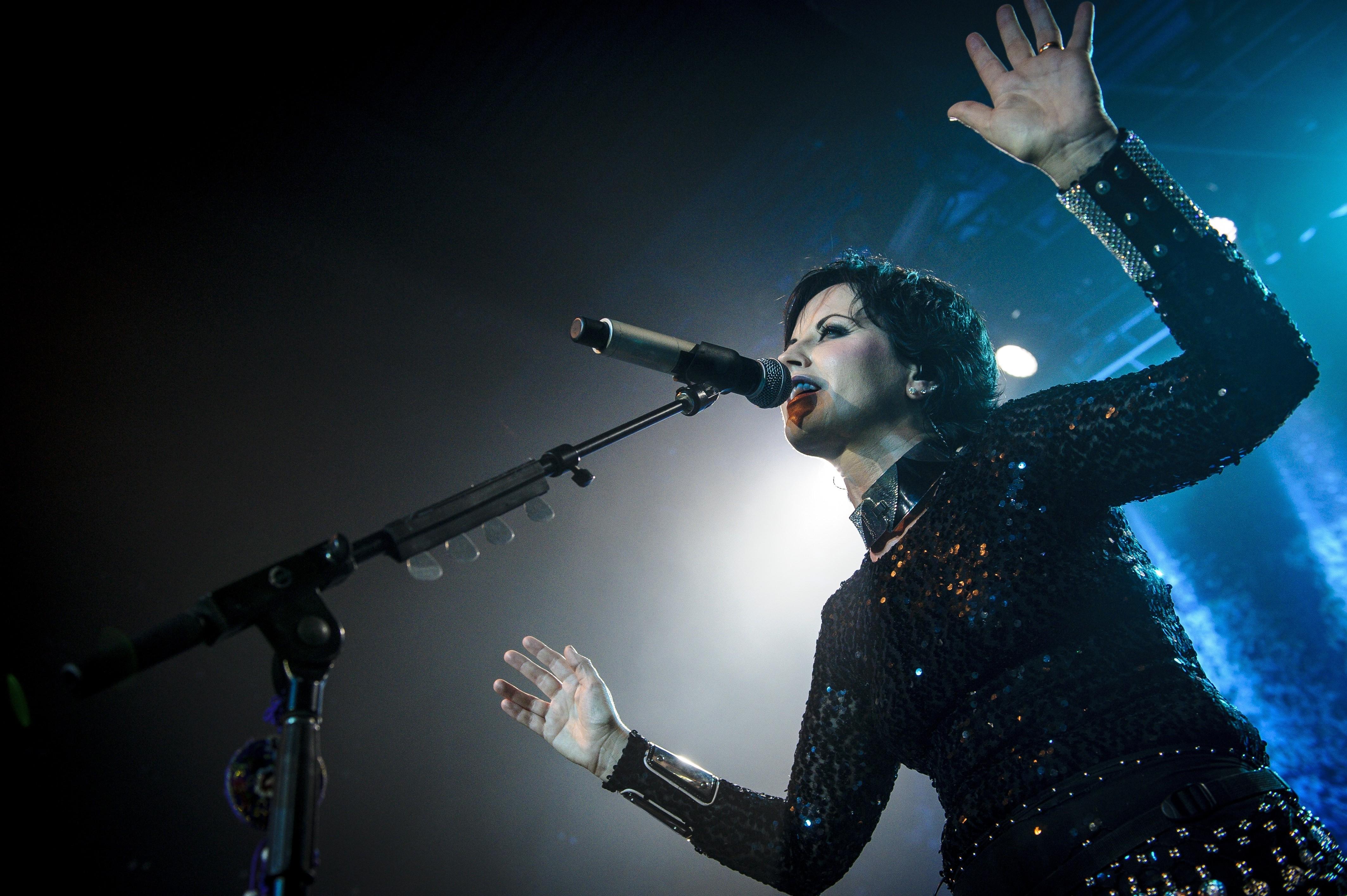 Dosarul lui Dolores O'Riordan, transferat medicilor legişti! Moartea solistei trupei The Cranberries nu este suspectă