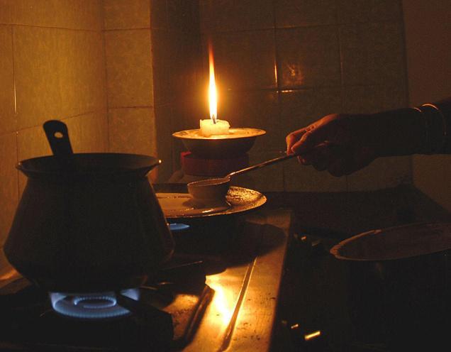 Zone din Bucureşti şi din judeţele Ilfov şi Giurgiu răm&acirc;n azi, temporar, fără curent electric. STRĂZILE AFECTATE