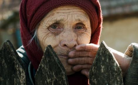 Vești pentru românii care au în îngrijire bătrâni. Modificarea este prevăzută de lege