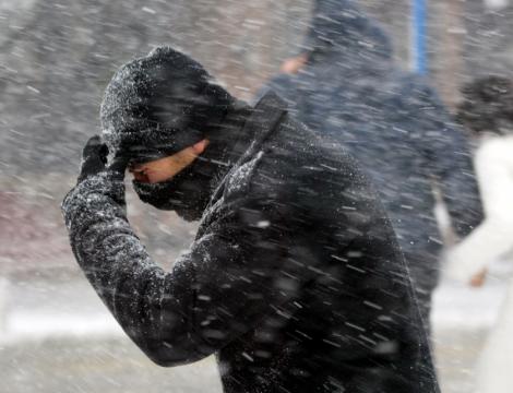 România se împarte în două! Temperaturi mari în jumătate din țară, COD portocaliu de ninsori viscolite în celelalte regiuni