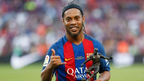 VIDEO: Ronaldinho s-a retras, iar în urma geniului brazilian au rămas momente unice! Top 6 faze pe care fanii fotbalului cu zâmbetul pe buze nu le vor uita niciodată