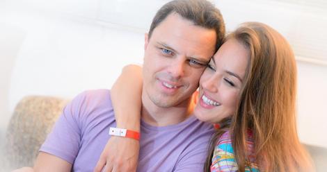 Adina Butar și Markus Schulz își oficializează logodna, în România, chiar de ziua Dj-ului