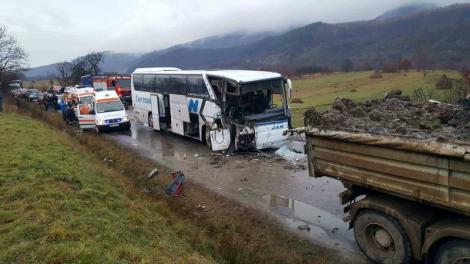 Tragedie pe șosea! Zeci de MORȚI în urma unui accident în care a fost implicat un autocar. Drama s-a petrecut în Kazahstan!