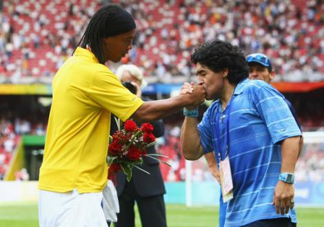 Niște legende, despre o legendă! Messi, Maradona, Casillas și Lampard îl descriu pe Ronaldinho: ”A fost unic pe teren! Un fotbalist de pe altă planetă!”