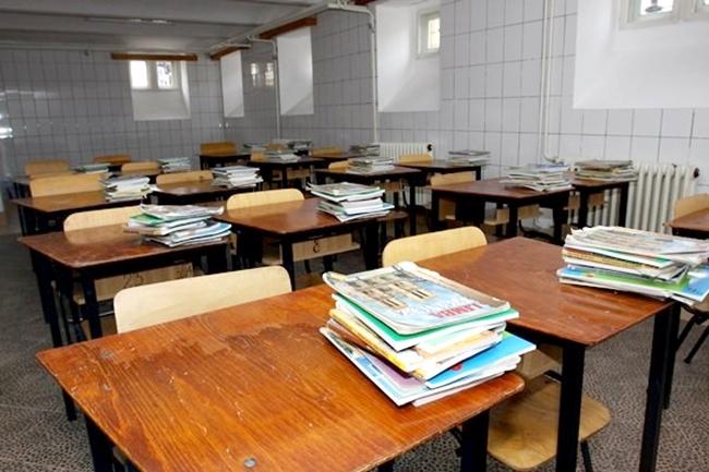 Se schimbă legea educației! Liviu Pop a făcut anunțul: Elevii vor avea voie cu telefoanele &icirc;n școli