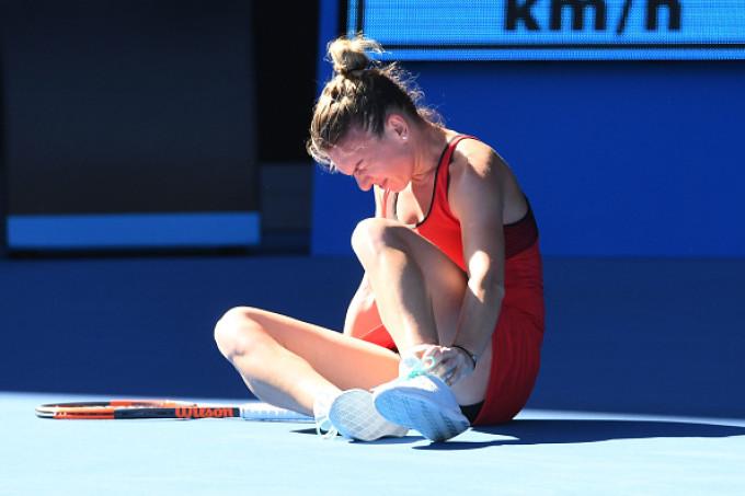 "Sunt aproape moartă". Simona Halep supraviţuieşte, după un meci de aproape patru ore, disputat cu Lauren Davis: "Și-a pierdut unghiile de la picioare"