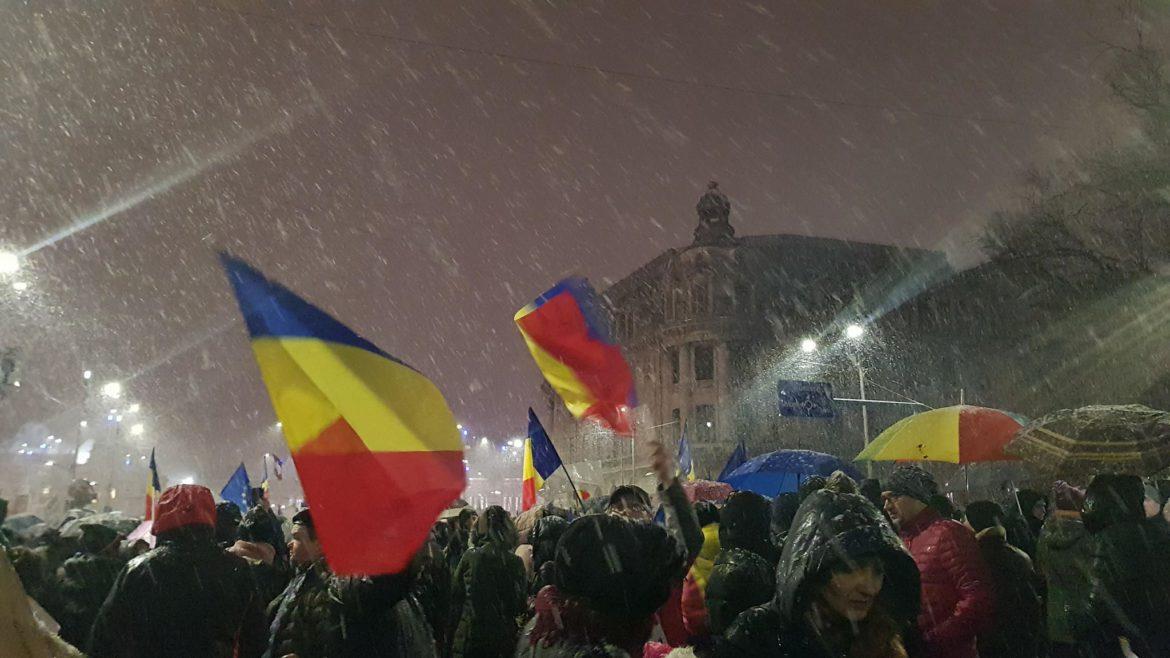 PROTESTELE DE LA 20 IANUARIE. Presa internaţională vuiește! EURONEWS transmite &icirc;n DIRECT protestul de la Bucureşti: "Hoţii, Hoţii"
