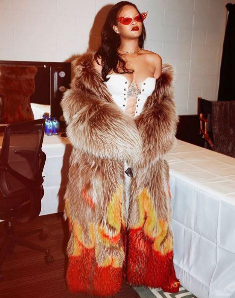 Uite cum arată culisele premiilor Grammy - Rihanna &icirc;n spatele cortinelor!