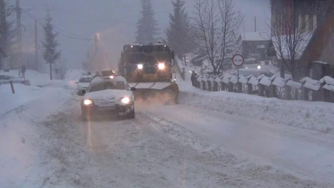 Vremea o ia razna: Avertizare de ultimă oră! Temperaturi de primăvară, &icirc;n jumătate de țară și Cod Galben de viscol, &icirc;n unele județe