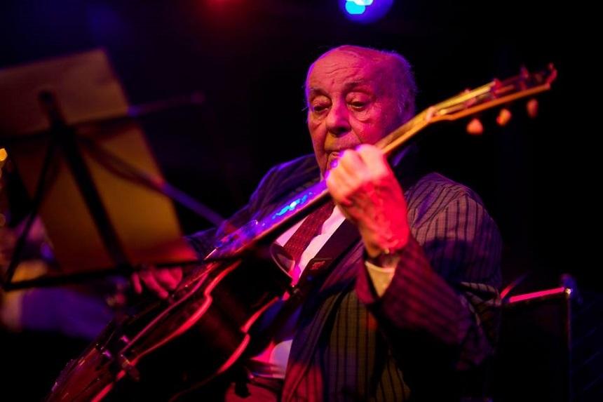 Doliu &icirc;n lumea muzicii! Chitaristul Coco Schumann, supravieţuitor al mai multor lagăre de concentrare, a murit la v&acirc;rsta de 93 de ani