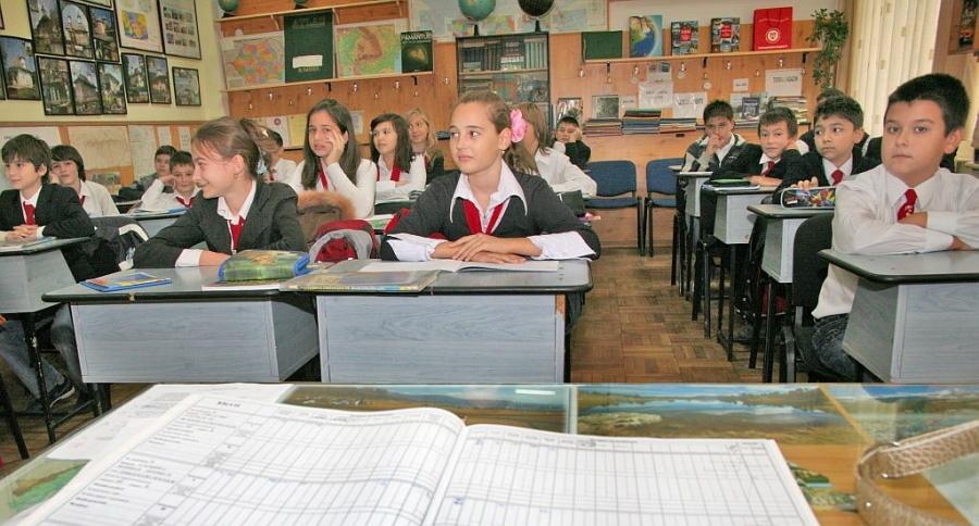 Schimbări &icirc;n Educație: Elevii ar putea avea un singur manual de bază &icirc;n fiecare an școlar