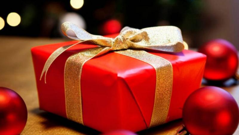 Cel mai urât cadou de Crăciun! Un bărbat a trăit un adevărat șoc atunci când a văzut ce i-a pus iubita în cutia frumos ambalată!