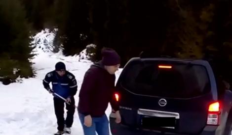 Peste 20 de turiști, printre care 9 copii, sunt blocați pe munte