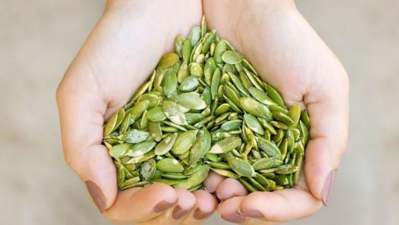 Semințele de dovleac, sursă de vitamine pentru bărbați, dar mai ales pentru femeile aflate la menopauză