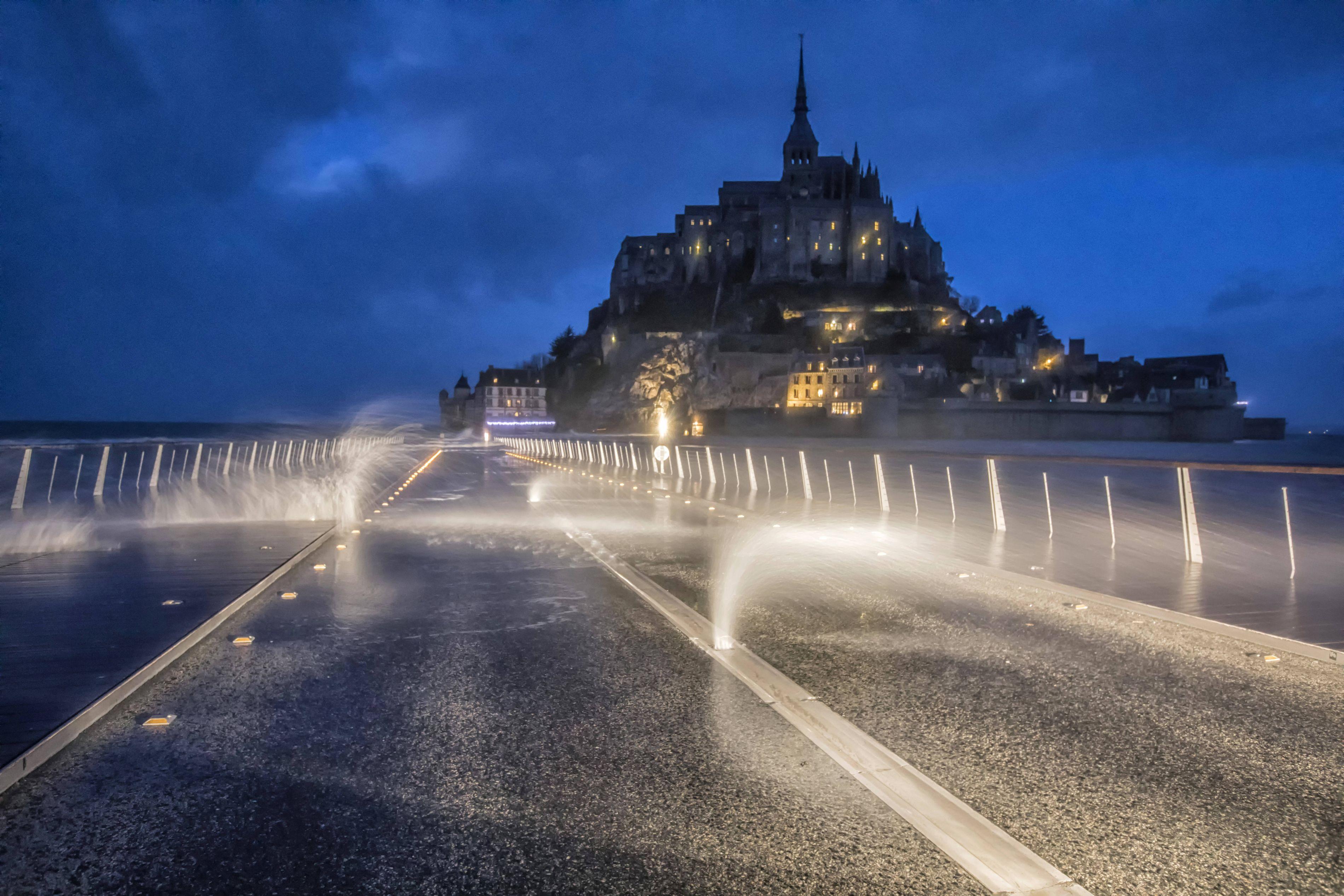 Furtuna Eleanor pune stăp&acirc;nire pe Europa: decese şi perturbări ale traficului rutier şi aerian. Se resimte și la noi &icirc;n țară