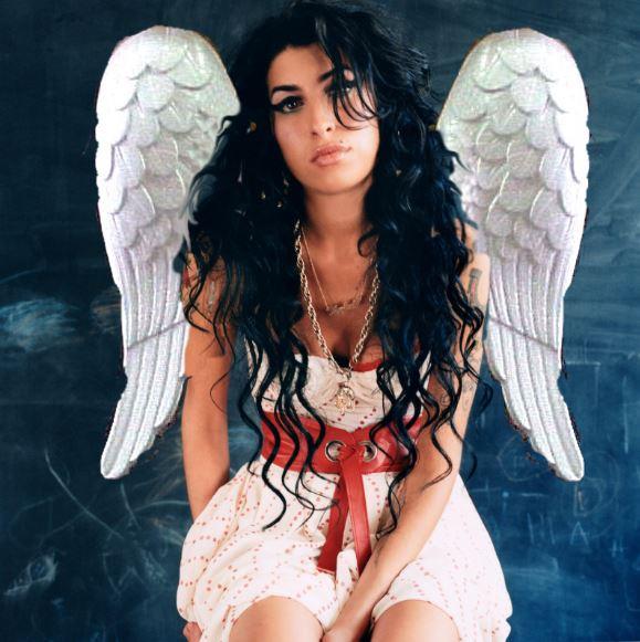 Tatăl lui Amy Whinehouse, b&acirc;ntuit de fiica lui &icirc;n fiecare zi