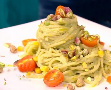 Rețetă de paste spaghettoni cu sos de avocado, ușoară și delicioasă!