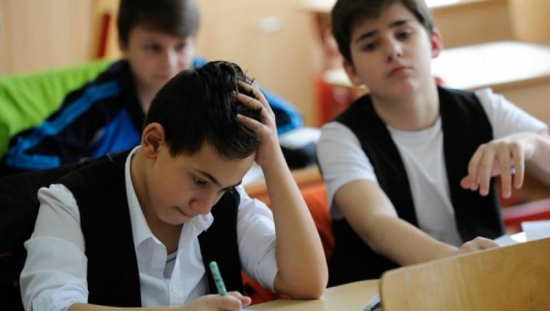 Revoltător de-a dreptul! Unor elevi de clasa a IV-a din România li s-a cerut să citească o carte în care este descrisă detaliat o tentativă de sinucidere