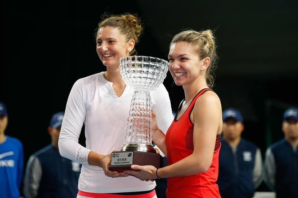 ZI FABULOASĂ pentru Halep! Două titluri &icirc;n două ore la Shenzhen pentru liderul WTA. Simona și Irina, finală de senzație la dublu