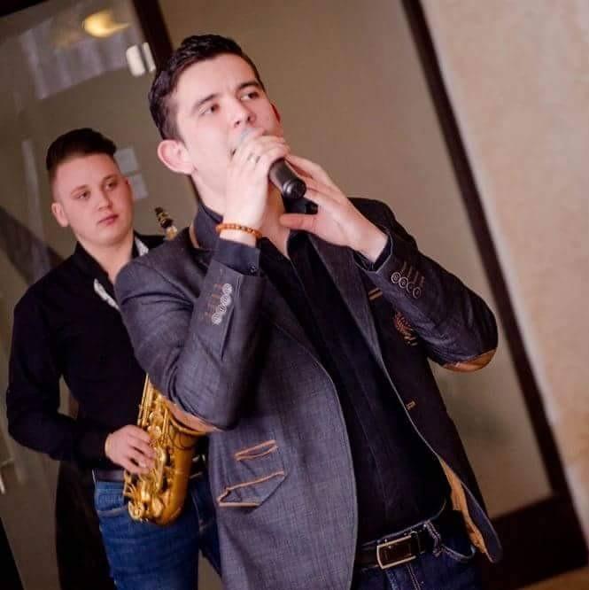 Prietenii artistului care s-a sinucis &icirc;n prima zi a anului sar &icirc;n apărarea t&acirc;nărului: &bdquo;Nimeni nu și-a pus capăt zilelor de bine la 21 de ani, nu mai judecați!&rdquo; Detalii cutremurătoare!