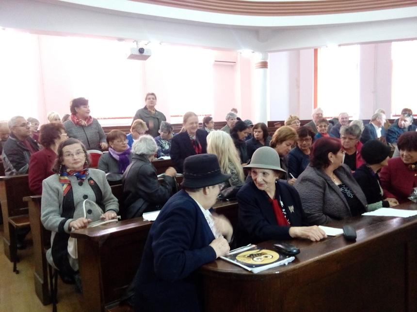 Omul, c&acirc;t trăiește, &icirc;nvață: Aproape 200 de seniori sunt BOBOCII &rdquo;Universităţii V&acirc;rstei a Treia&rdquo;