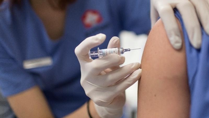 A început sezonul răcelilor și virozelor, așa că s-a dat start campaniei de imunizare: unde poate fi găsit vaccinul antigripal și cine îl poate face