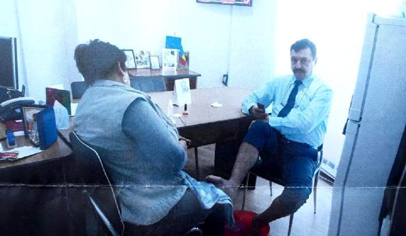 Iisus şi Maria Magdalena, varianta T&acirc;rgu Jiu: un director din Primărie a pus o femeie de serviciu să-l spele pe picioare