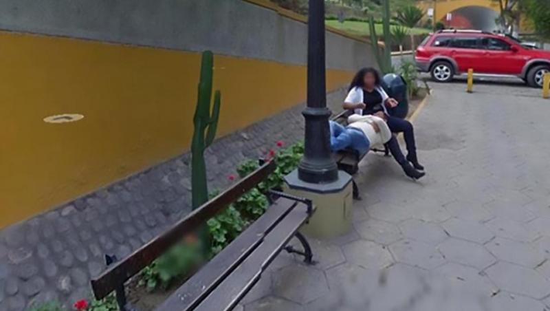 A căutat o adresă pe internet și a descoperit că soția lui îl înșela! Cum a fost surprinsă femeia de Street View