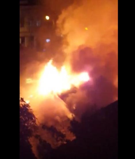 Incendiu de PROPORȚII în Piața Veche! Cinci autospeciale au intervenit la fața locului (VIDEO)