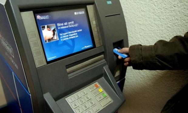 ATENȚIE! Mii de ROM&Acirc;NI nu vor putea să-și folosească, &icirc;n weekend, CARDURILE BANCARE! Anunțul a fost făcut azi!