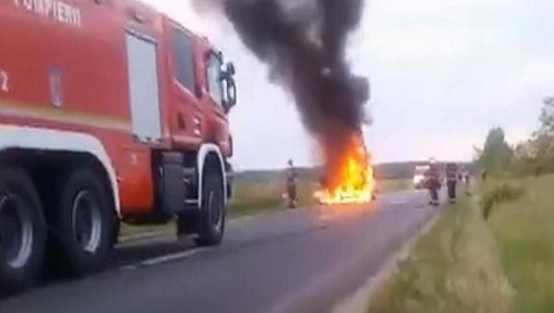 (VIDEO) Imagini APOCALIPTICE pe o șosea din Constanța. O mașină arde ca o torță!