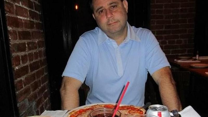 De 40 de ani nu poate mânca altceva în afară de pizza.Cum i-a afectat dieta neobișnuită sănătatea