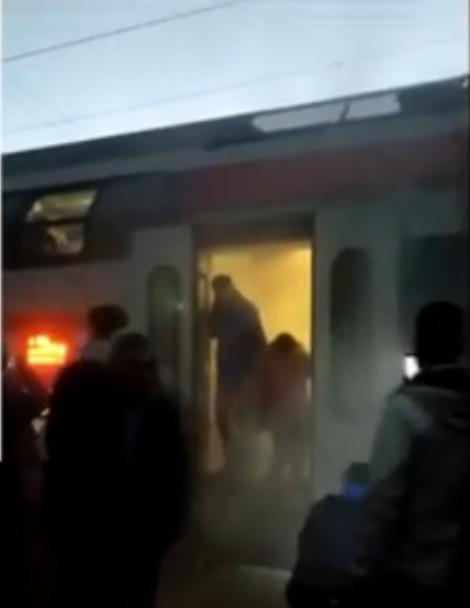Momente de PANICĂ pentru români! Un tren CFR a luat foc (VIDEO)