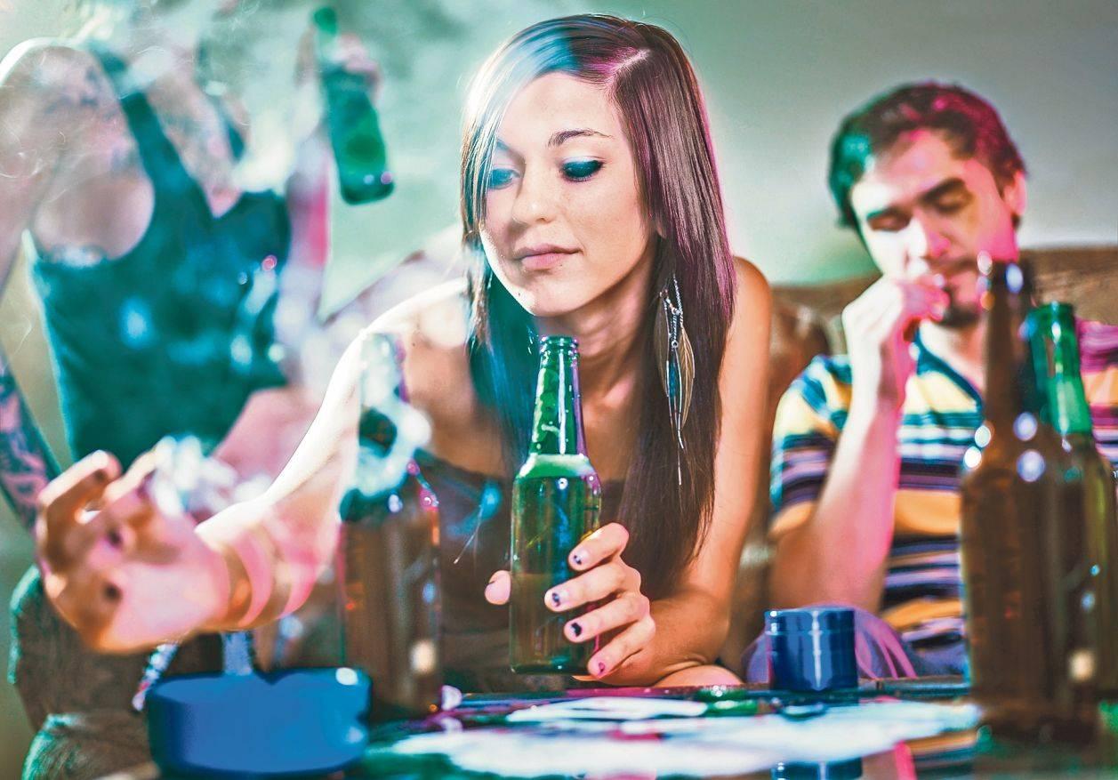 Statistici cutremuratoare! Debutul v&acirc;rstei de consum a drogurilor este mult prea devreme. Principala cauza: &ldquo;Substanțele se găsesc uşor &icirc;n Rom&acirc;nia&rdquo;