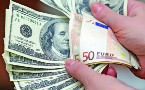 BNR Curs valutar 16 octombrie. Cât de mult cresc azi euro și dolarul!