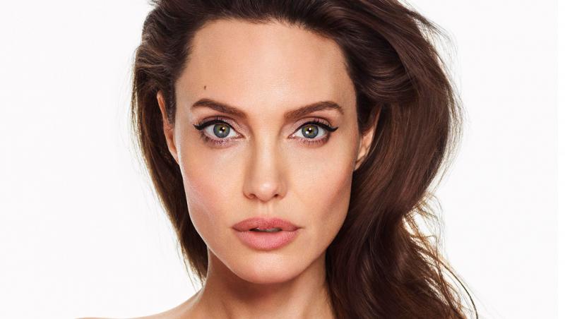 Schimbare radicală pentru Angelina Jolie! Actrița s-a făcut blondă și are un nou look. Cum îi stă mai bine?