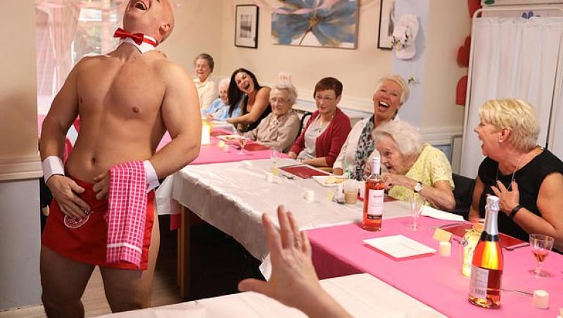 Bunicuţele şi stripperii! Cum au încins ora de cină un grup de bunici pline de viaţă de la un cămin de bătrâni