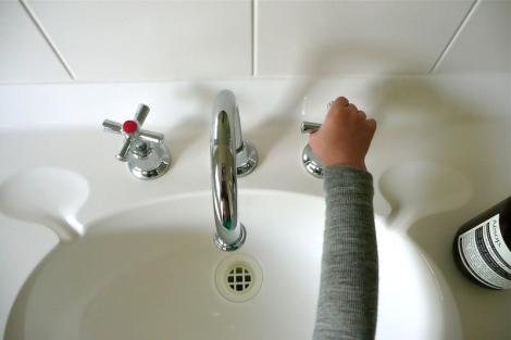 Vești proaste pentru localnicii din Galați. Școli și spitale rămase fără apă potabilă. Peste o sută de mii de oameni afectați