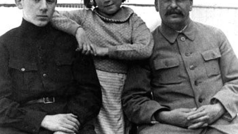 Soarta blestemată a copiilor lui Stalin! Și-a lăsat fiul pe mâna naziștilor, refuzând schimbul propus de Hitler!
