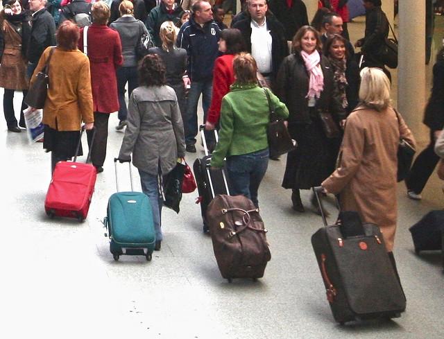 Anunț important pentru persoanele care călătoresc cu avionul! Ce trebuie să faci dacă ți-a fost pierdut sau deteriorat bagajul!