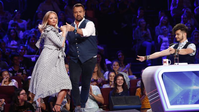 Horia Brenciu îi dă lecții de dans lui Vlad Drăgulin, pe scena X Factor: ”Uită-te aici și învață”