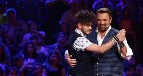 Horia Brenciu îi dă lecții de dans lui Vlad Drăgulin, pe scena X Factor: ”Uită-te aici și învață”