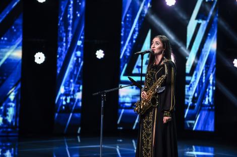 Moment FANTASTIC la „X Factor”! Valeria Marcu a interpretat INEDIT „Lie, ciocârlie”, cu vocea și la saxofon