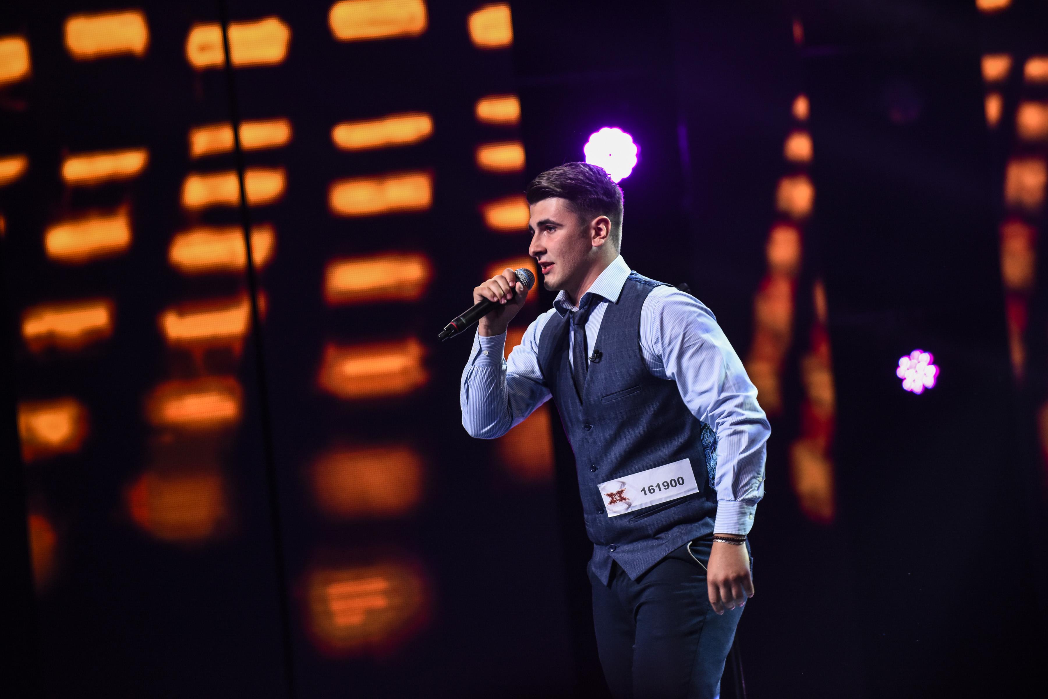 „Am venit să vă încânt!”. Valentin Paraschiv a făcut show la „X Factor”, ca să își impresioneze tatăl