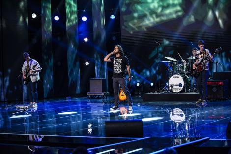 Interpretare în FORȚĂ la „X Factor”! Trupa de adolescenți Deja Vu i-a făcut concurență grupului Cargo, cu „Călare pe motoare”