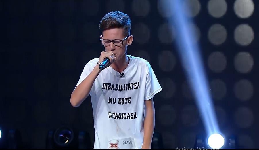 Moment EMOȚIONANT și mesaj DUR pentru politicieni la „X Factor”. Leonard Pârvu a cântat o piesă pe care a compus-o pentru sora lui cu dizabilități. Brenciu: „E o clipă de geniu”