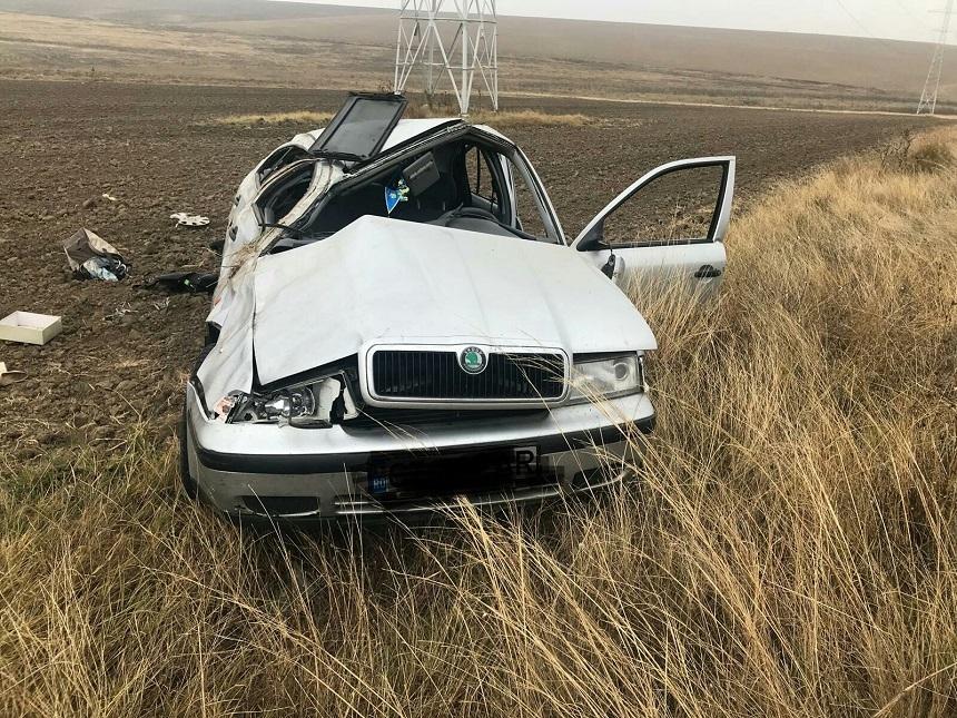 Tragedie pe șosele, &icirc;n această dimineață! A murit după ce s-a răsturnat cu mașina: Avea doar 29 de ani