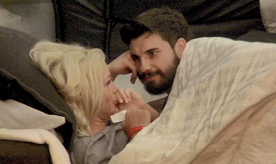 Imaginile cu Hannelore &icirc;l dau peste cap pe Bogdan, pe &rdquo;Insula Iubirii&rdquo;:  &rdquo;Depinde doar de Andi, urmează un sărut&rdquo;