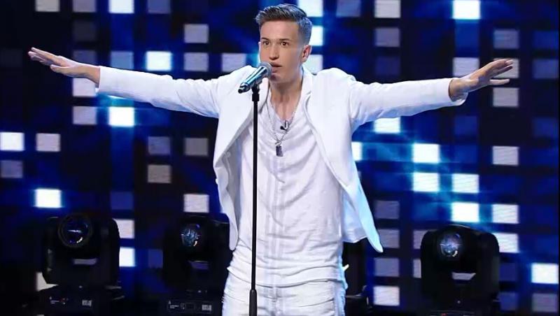 Românul care fost încurajat de Robbie Williams să cânte, pe scena X Factor: 